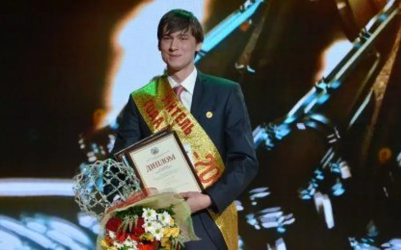 Рассказываем, кто стал учителем года в Алтайском крае и как он шел к победе