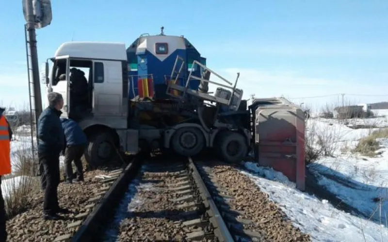 ДТП произошло на железнодорожных путях в Барнауле