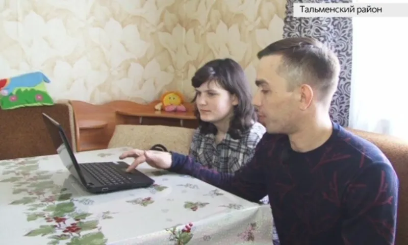 «Могу помочь»: сироте из Тальменке подарили нэтбук для учёбы