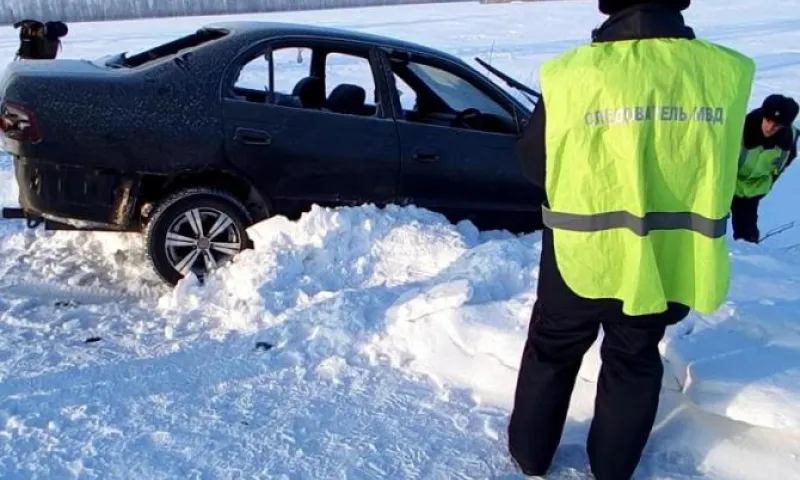 Фото: полицейские задержали подозреваемого в угоне автомобиля и краже в Алтайском крае