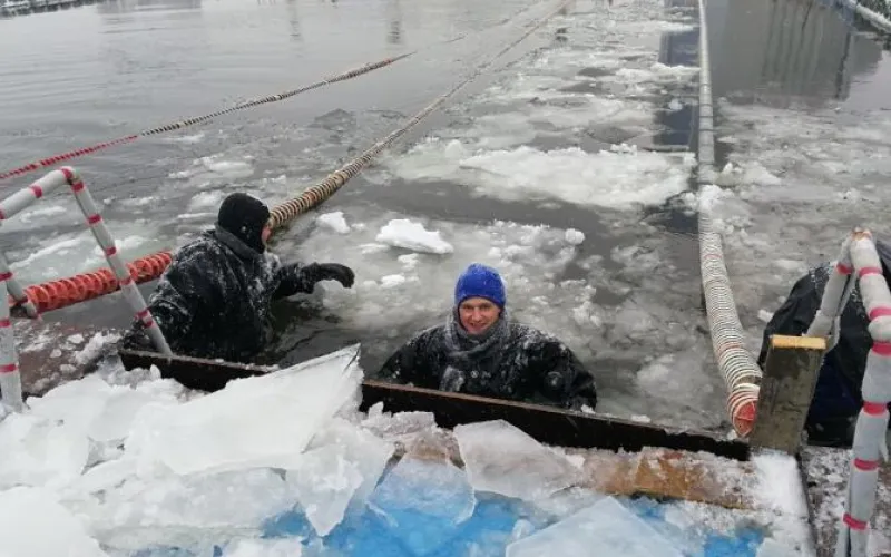Алтайский морж завоевал золотую медаль в третьем этапе Кубка мира по зимнему плаванию 