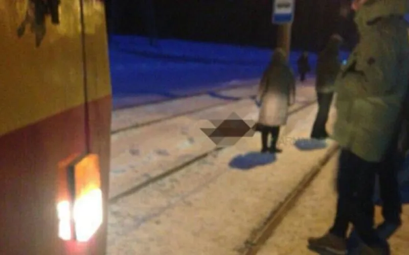 Женщина умерла на трамвайных путях в Барнауле 