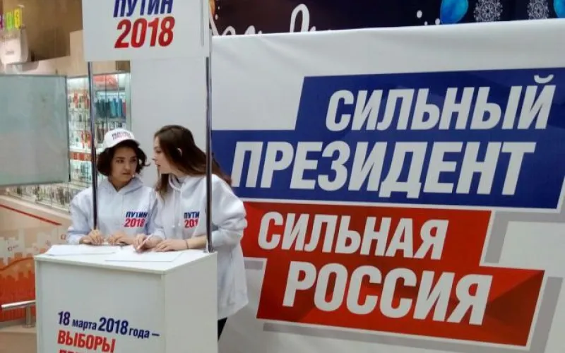 Барнаульские активисты  продолжают собирать подписи в поддержку Владимира Путина 