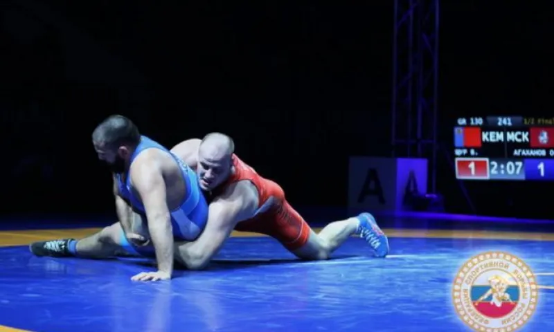 Алтайский борец Виталий Щур впервые в карьере стал чемпионом России