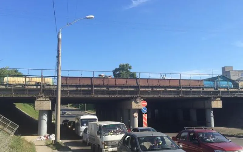 Несанкционированную рекламу демонтировали в Барнауле