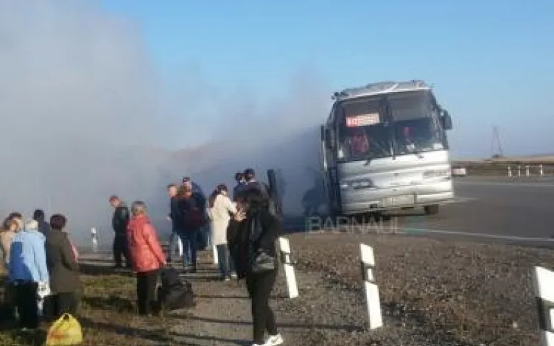 Автобус задымился на трассе Барнаул – Бийск