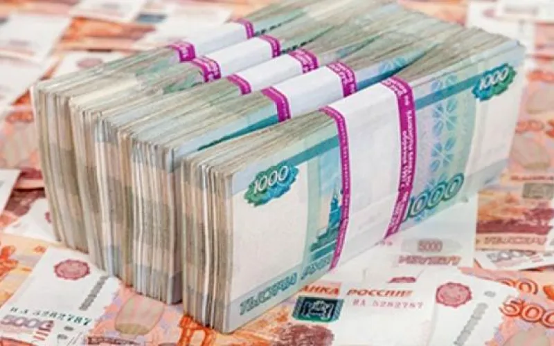 Более половины россиян хранят сбережения в рублях
