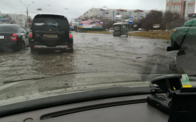 Улицы Барнаула частично подтопило
