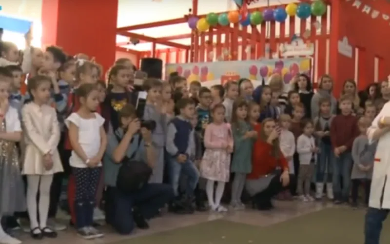 Город профессий для детей «Кидвиль» отпраздновал свой первый день рождения