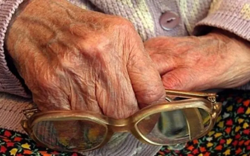 Почти миллион рублей украла сиделка у пенсионерки из Барнаула