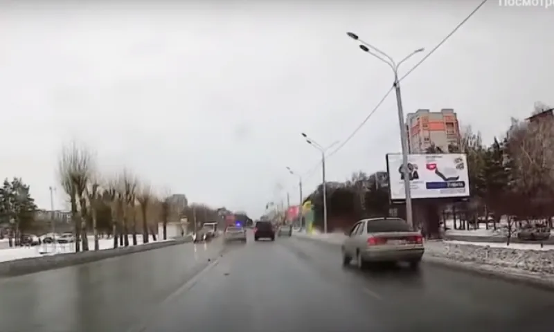 Водитель, уходивший от погони в Барнауле, бросил машину и скрылся