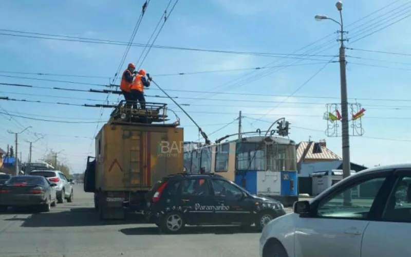Большая пробка собралась в Барнауле из-за работ на электросетях 