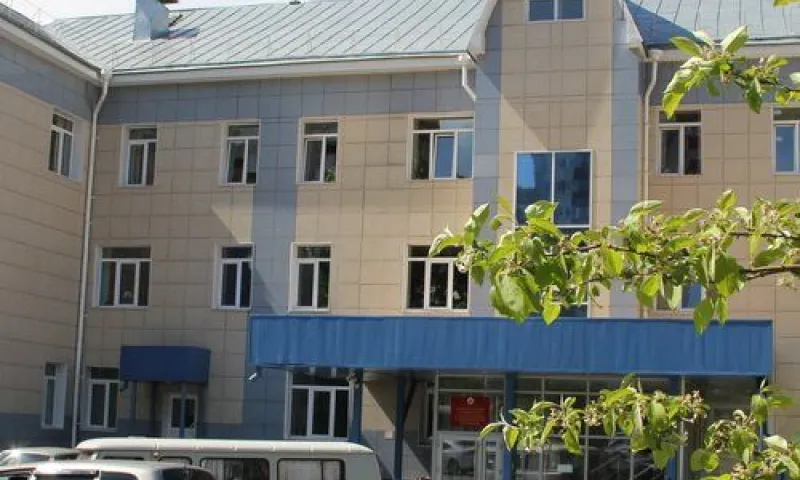 Женщина выпала из окна онкологического диспансера в Барнауле