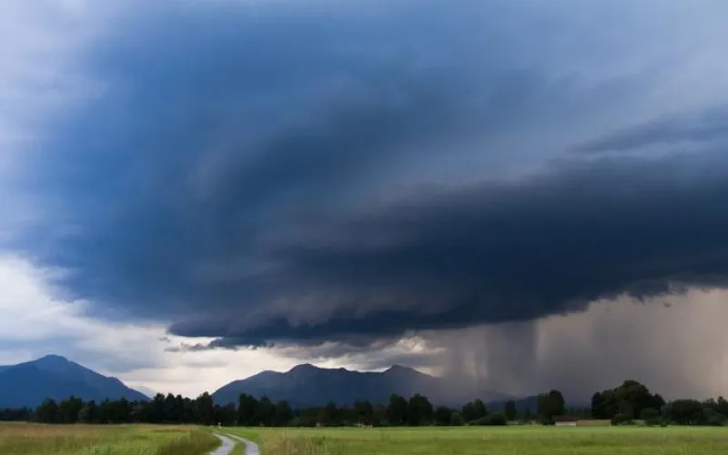 Штормовое в действии: о погоде в Алтайском крае 16 июня