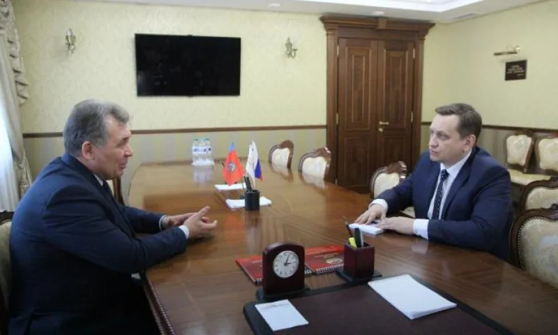 Возможность повышения зарплат педагогов обсудили в АКЗС