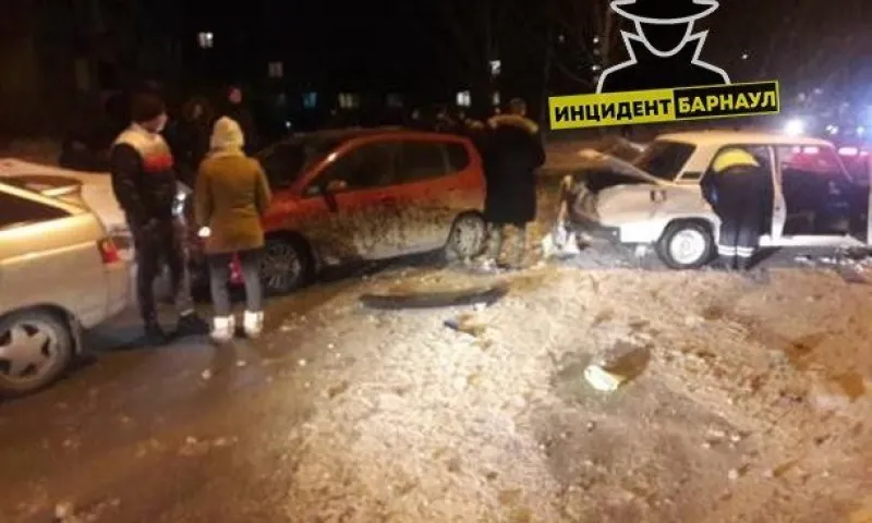 Фото: массовое ДТП произошло в Барнауле