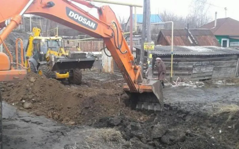 Провал грунта устранили в Барнауле