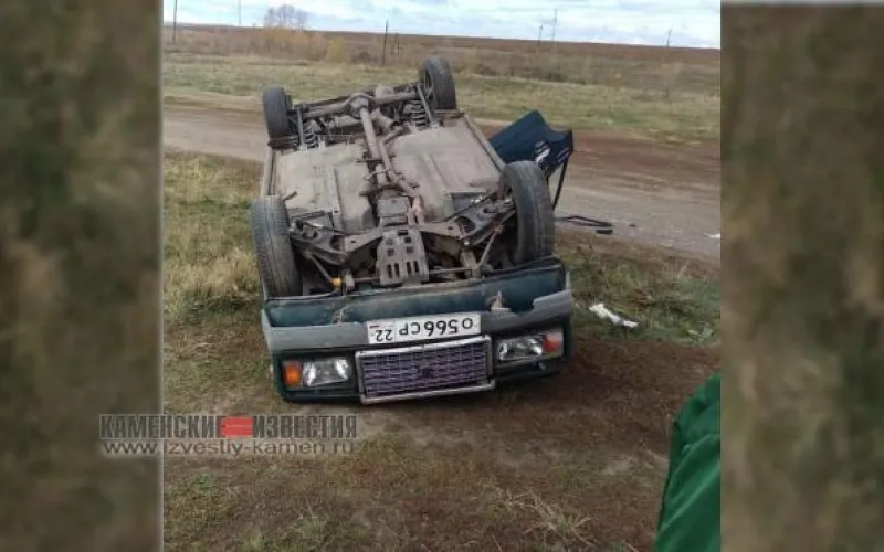 Автомобиль с пассажирами перевернулся возле Крутихи