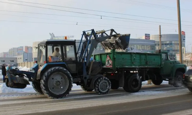 Почти 2,5 тыс. кубометров снега вывезли с улиц Барнаула за ночь