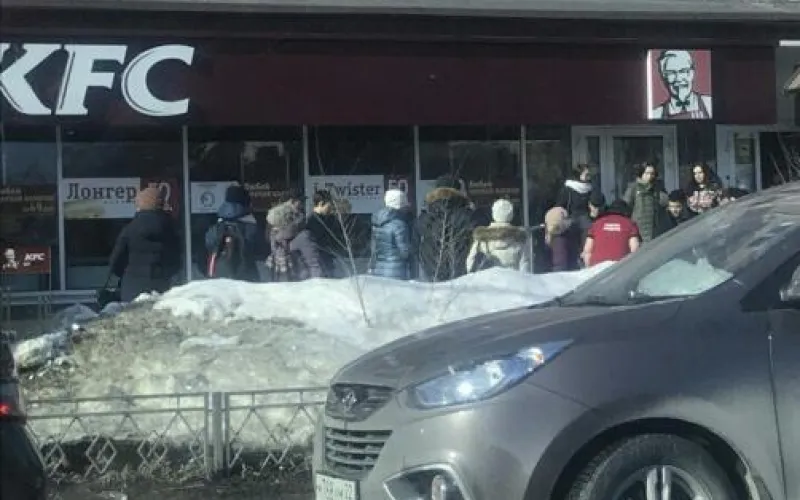 Мужчина выпрыгнул из окна в Барнауле