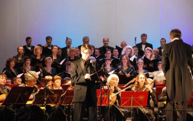 Народный артист России Валерий Баринов и оркестр «Сибирь» представят совместную программу