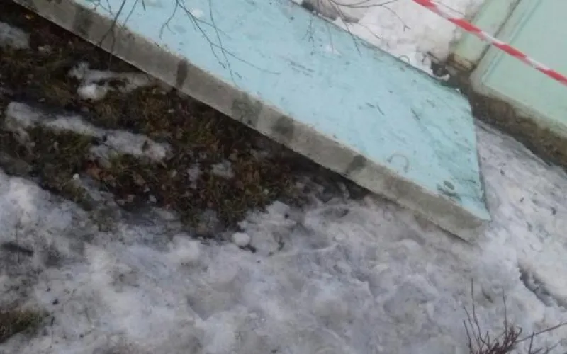 После ЧП с первоклассницей в Барнауле проверят бетонные заборы 