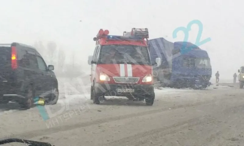 Лобовое столкновение произошло на трассе в Алтайском крае