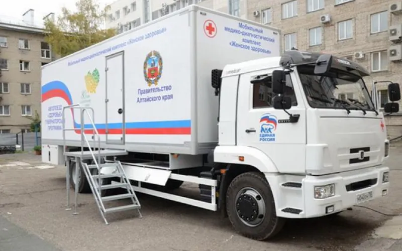 Жители Завьяловского района поблагодарили Александра Карлина за работу автопоезда «Здоровье»