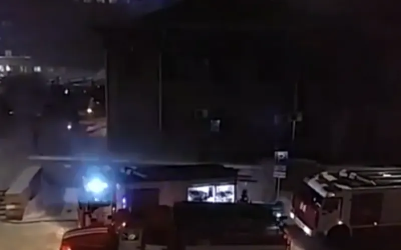 Здание военно-исторического отдела краеведческого музея Алтайского края более 2 часов тушат пожарные