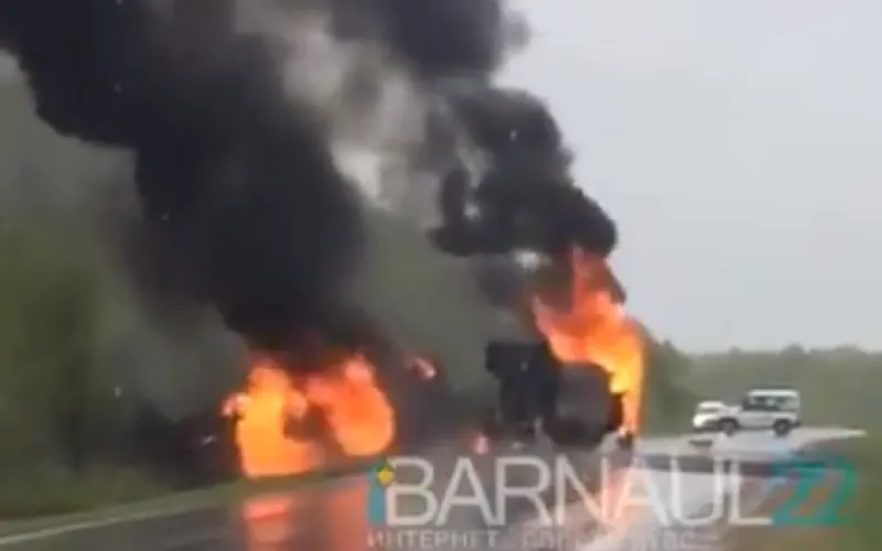 Бензовоз сгорел на алтайской трассе