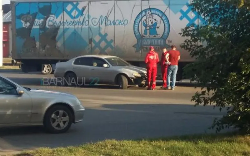 Авария в центре Барнаула ограничила движение на дорогах