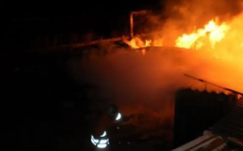 Сильный пожар произошел в центре Барнаула