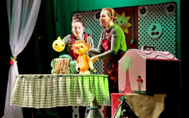 Интерактивный спектакль прошел в алтайском театре кукол «Сказка»