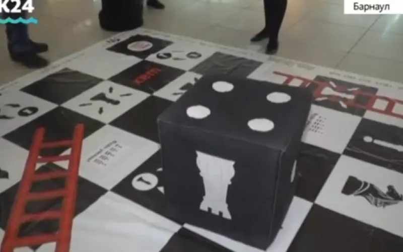 Игра «Финансовая лестница» прошла в одном из торговых центров Барнаула