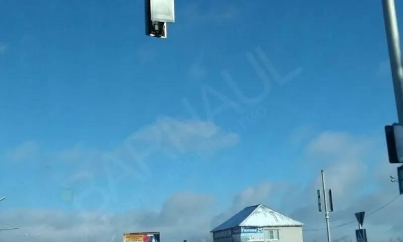 Снег мешает работе светофоров в Барнауле