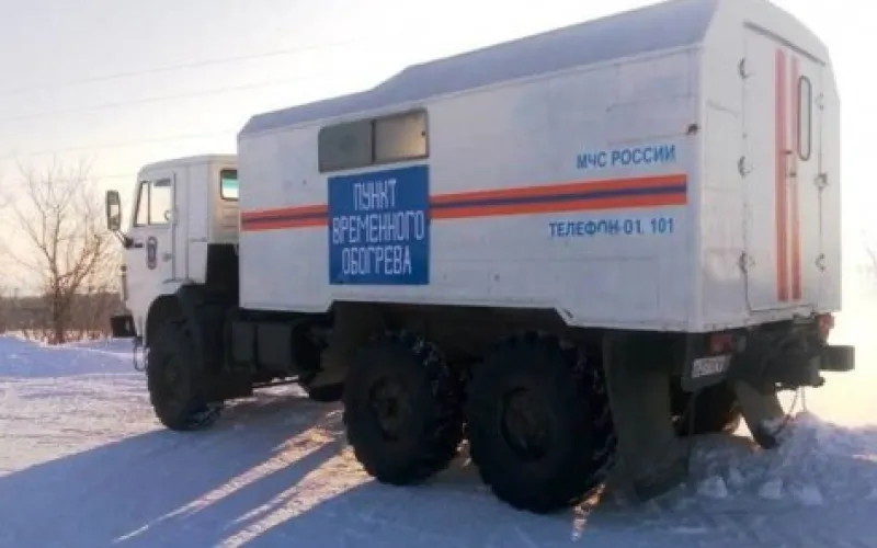 Мобильный пункт обогрева работает на федеральной трассе в Алтайском крае