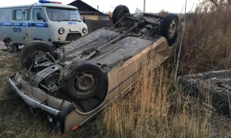 Бесхозный перевернутый автомобиль обнаружили в Бийске