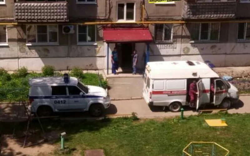 Барнаулец взял в заложники бабушку
