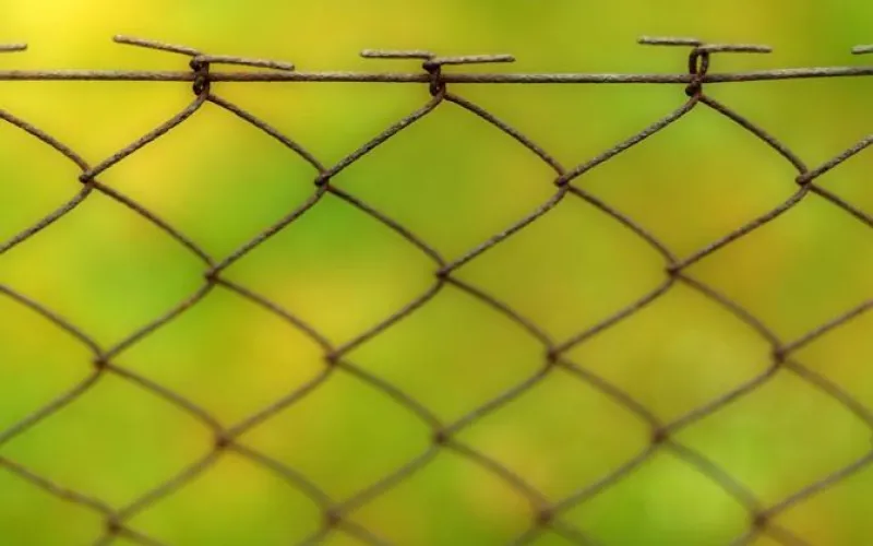 Барнаульца осудят за кражу забора