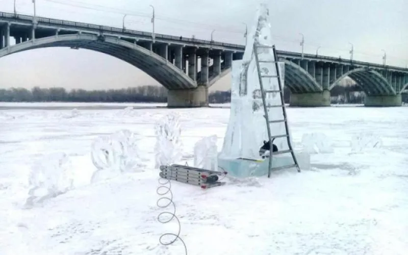 У ледяной часовни в Бийске зажгут свечи