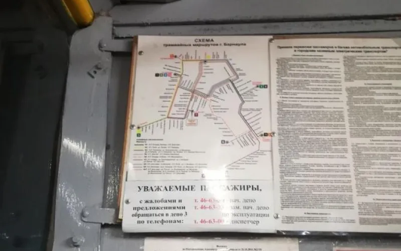 Трамвайные рельсы повреждены в Барнауле из-за ДТП. Движение транспорта изменено 