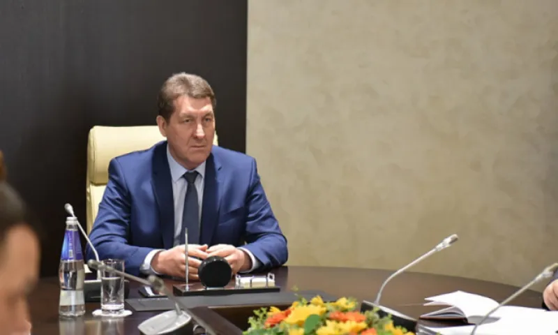 Сергей Дугин потребовал усилить меры по своевременной расчистке барнаульских улиц от снега