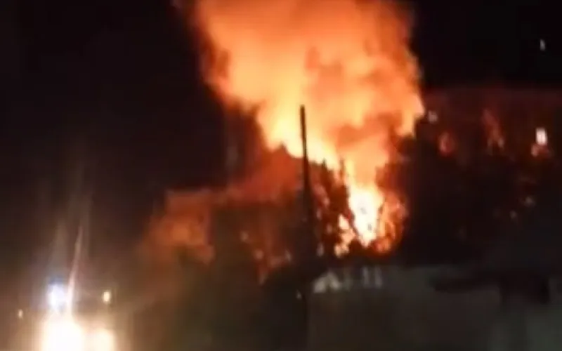 Крупный пожар произошёл ночью в Рубцовске