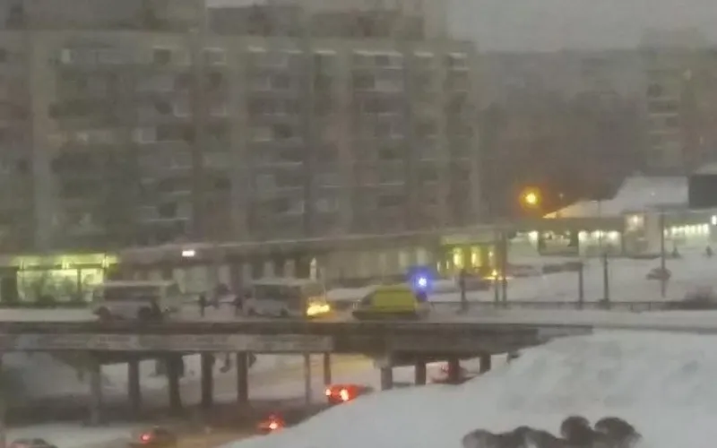 Водитель автобуса в Барнауле совершил ДТП из-за плохого самочувствия 