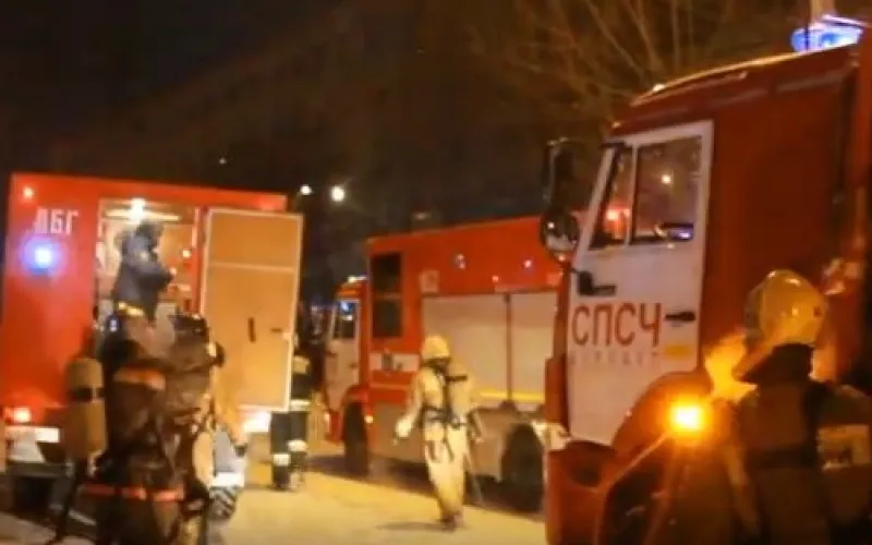 Эвакуировали 30 человек: в Барнауле ночью загорелась пятиэтажка
