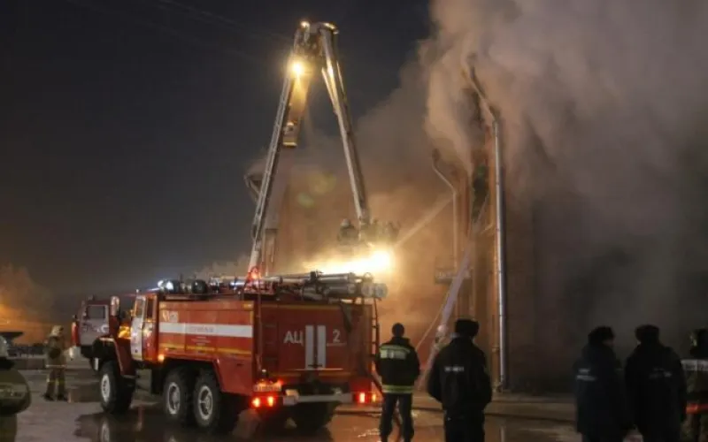 Вице-премьер Алтайского края Андрей Щукин спас часть экспонатов из горящего музея в Барнауле