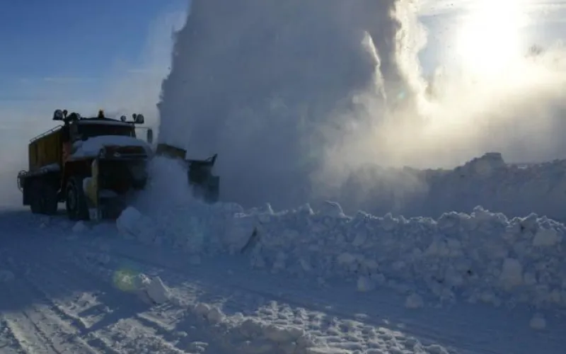 Более 500 единиц снегоуборочной техники задействовано на дорогах Алтайского края 