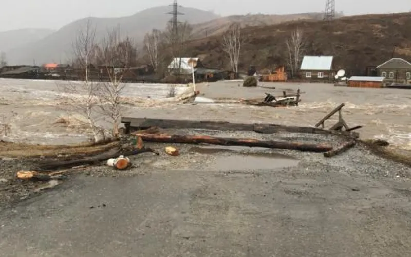 Специальная комиссия в Алтайском крае оценивает состояние дорог после паводка 