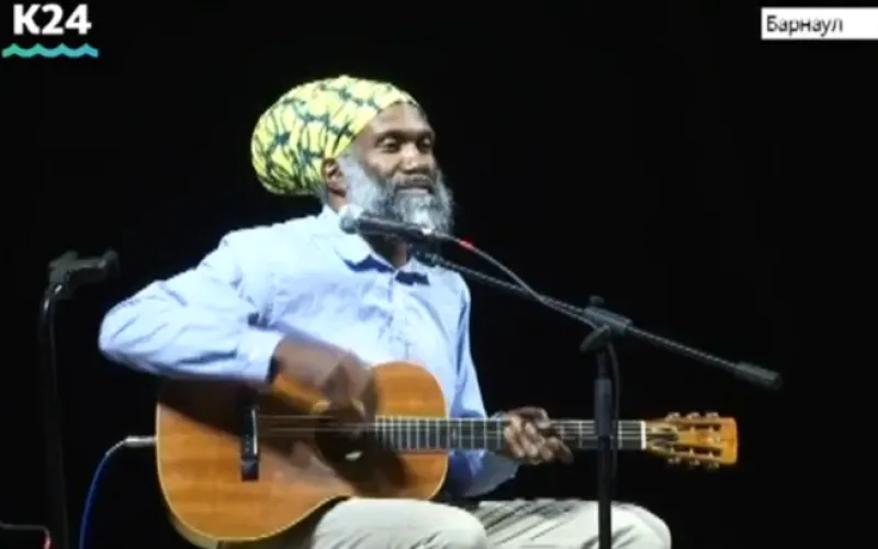 Кори Харрис выступил с сольным концертом в Барнауле 