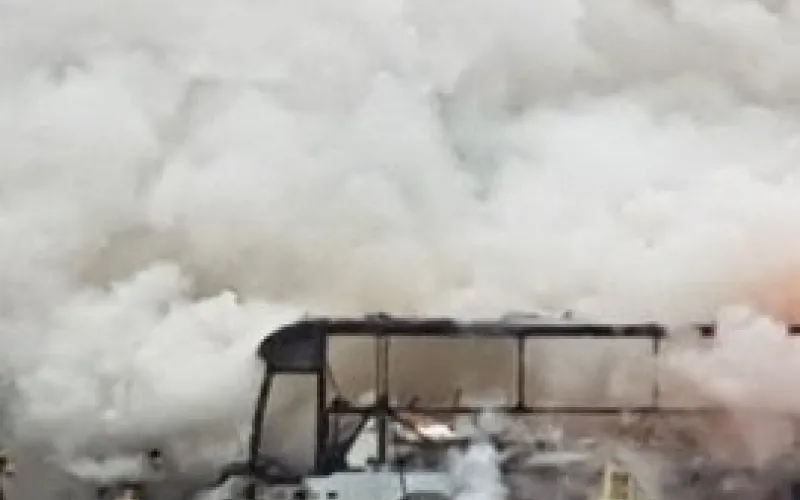 Автобус, перевозивший барнаульских школьников в Санкт-Петербурге, тушили 15 человек